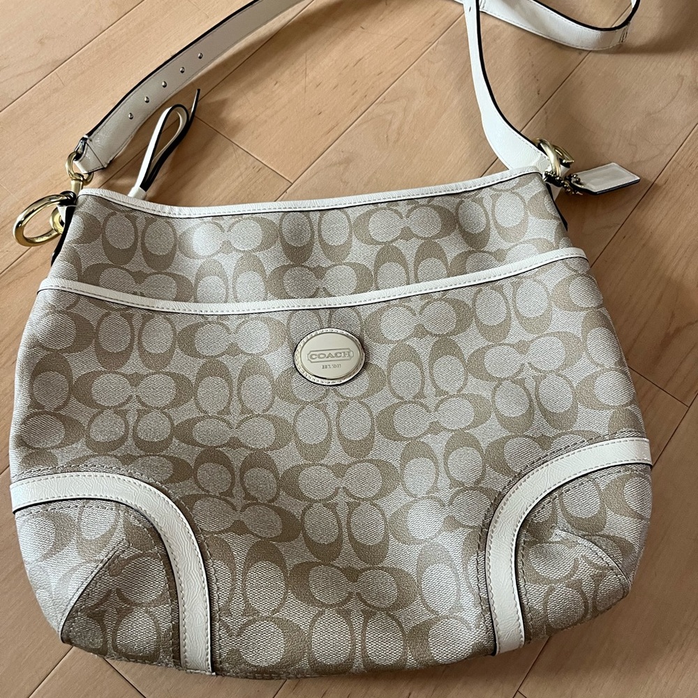 Coach cross body Cream with missing Clasp